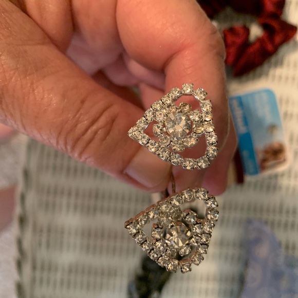 SOLD Hair accessories - Picture 7 of 9